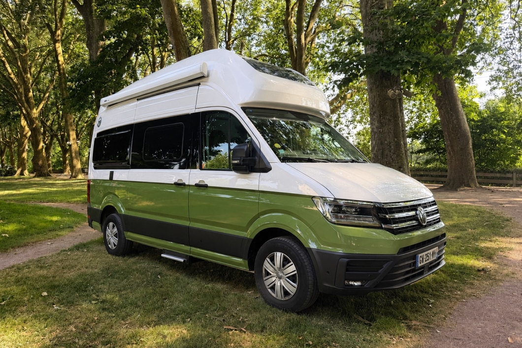 Volkswagen Grand California Vert et Blanc